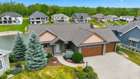 Photo of 215 Ln 282B Hamilton Lake, Hamilton, IN 46742 (MLS # 202622426)