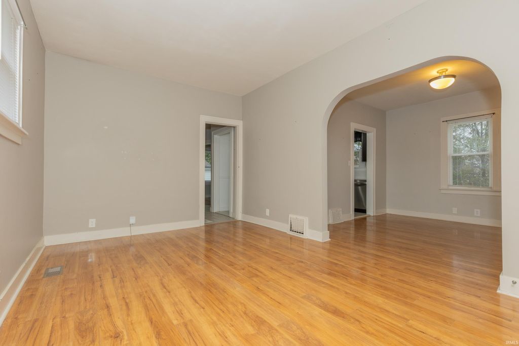 Photo of 832 S Cullen Ave Ave, Evansville, IN 47715 (MLS # 202606638)