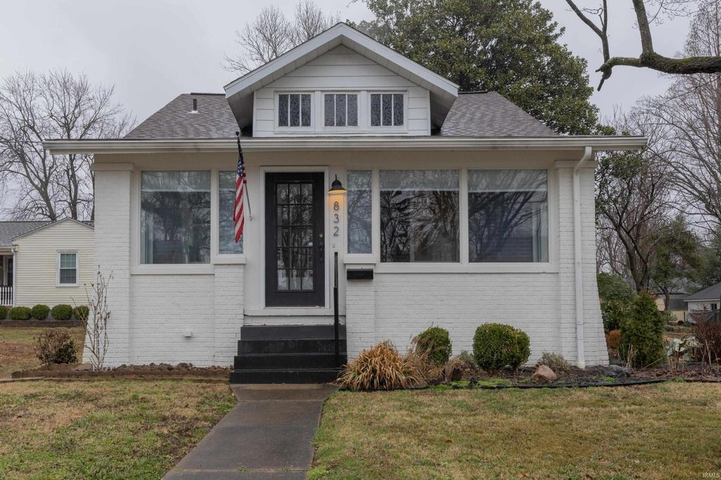 Photo of 832 S Cullen Ave Ave, Evansville, IN 47715 (MLS # 202606638)