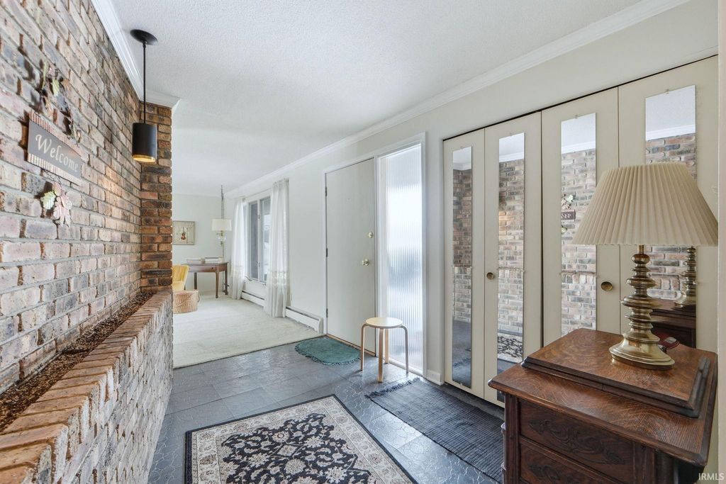 Photo of 4002 Dalewood Drive, Fort Wayne, IN 46815 (MLS # 202606178)