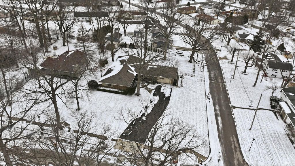 Photo of 4002 Dalewood Drive, Fort Wayne, IN 46815 (MLS # 202606178)