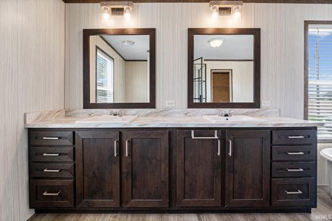 Tiny photo for 2000 N 250 E, Kokomo, IN 46901 (MLS # 202613551)