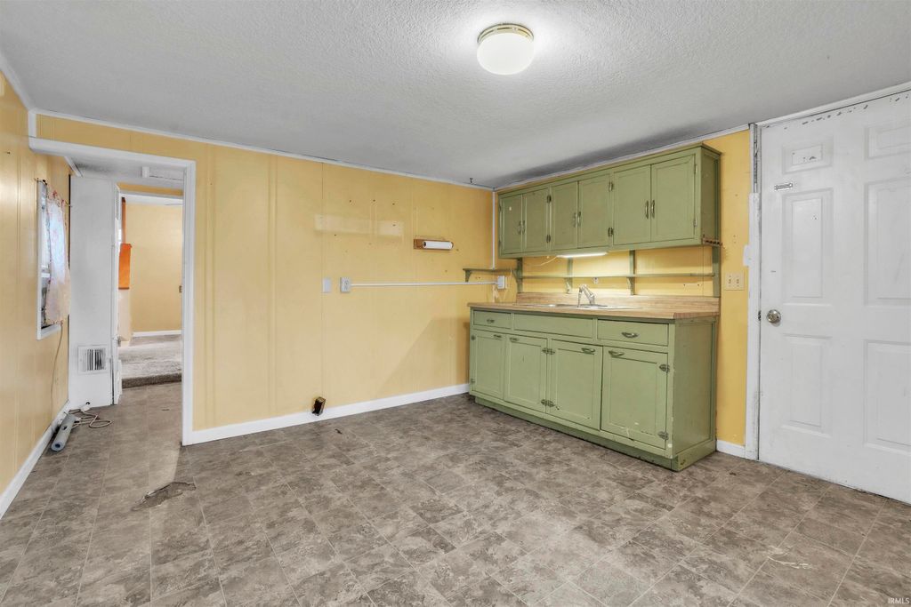 Photo of 3240 W Shoreline Drive, Columbia City, IN 46725 (MLS # 202545251)