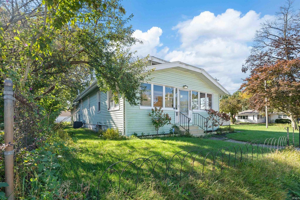 Photo of 1336 E Fox Street, South Bend, IN 46613 (MLS # 202644048)