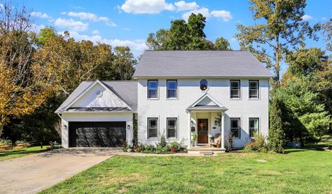 Photo of 3814 S Fox Chase Run, Bloomington, IN 47401 (MLS # 202541805)