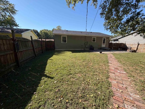 Tiny photo for 2612 Hawthorne Avenue, Evansville, IN 47714 (MLS # 202641788)