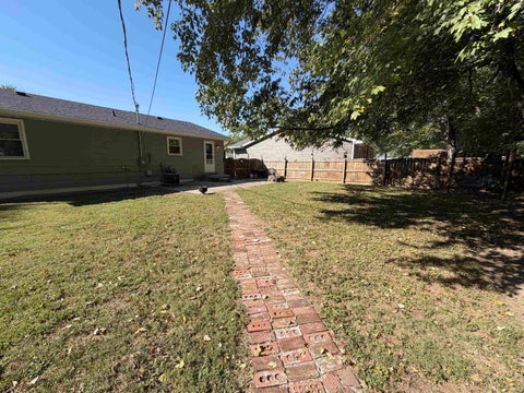 Tiny photo for 2612 Hawthorne Avenue, Evansville, IN 47714 (MLS # 202641788)