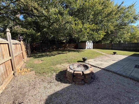 Tiny photo for 2612 Hawthorne Avenue, Evansville, IN 47714 (MLS # 202641788)
