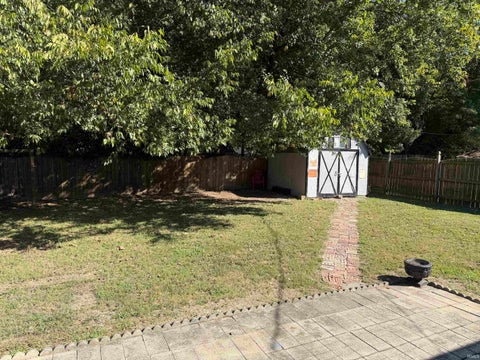 Tiny photo for 2612 Hawthorne Avenue, Evansville, IN 47714 (MLS # 202641788)