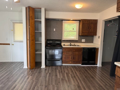 Tiny photo for 2612 Hawthorne Avenue, Evansville, IN 47714 (MLS # 202641788)