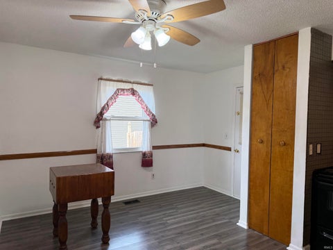 Tiny photo for 2612 Hawthorne Avenue, Evansville, IN 47714 (MLS # 202641788)