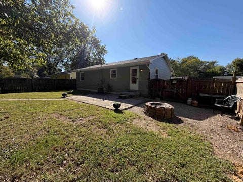 Tiny photo for 2612 Hawthorne Avenue, Evansville, IN 47714 (MLS # 202641788)