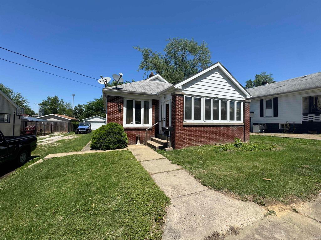Photo of 401 W Sycamore Street, Boonville, IN 47601 (MLS # 202615905)