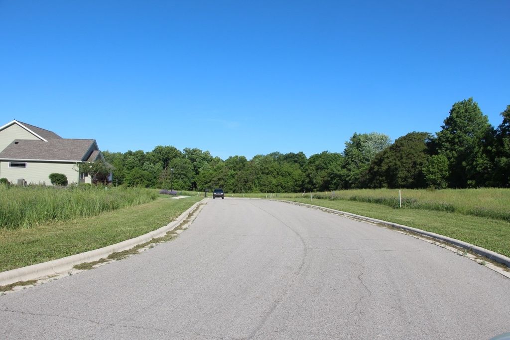 Photo of 2265 Highlander Drive, Warsaw, IN 46580 (MLS # 202602814)