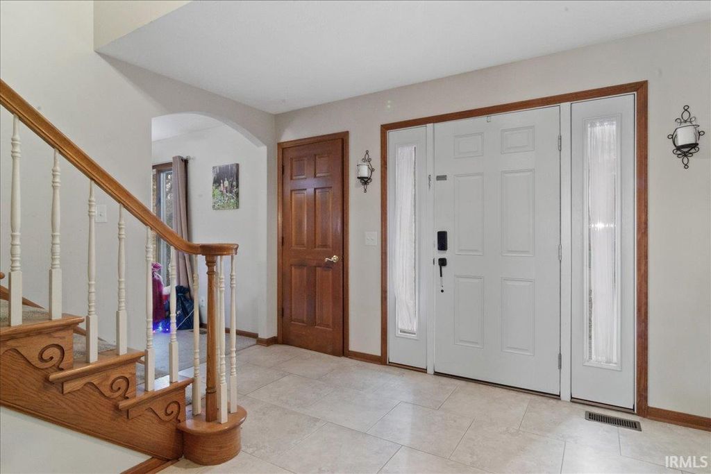 Photo of 901 Greengate Court, Evansville, IN 47715 (MLS # 202548771)