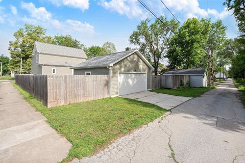 Tiny photo for 748 S Washington Street, Kokomo, IN 46902 (MLS # 202624088)