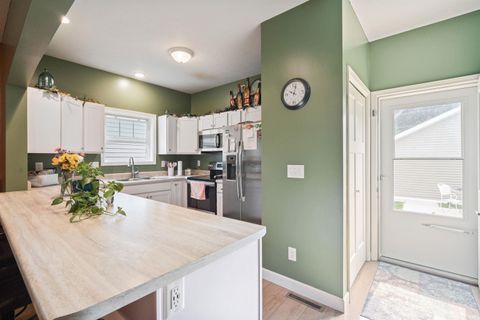 Tiny photo for 748 S Washington Street, Kokomo, IN 46902 (MLS # 202624088)