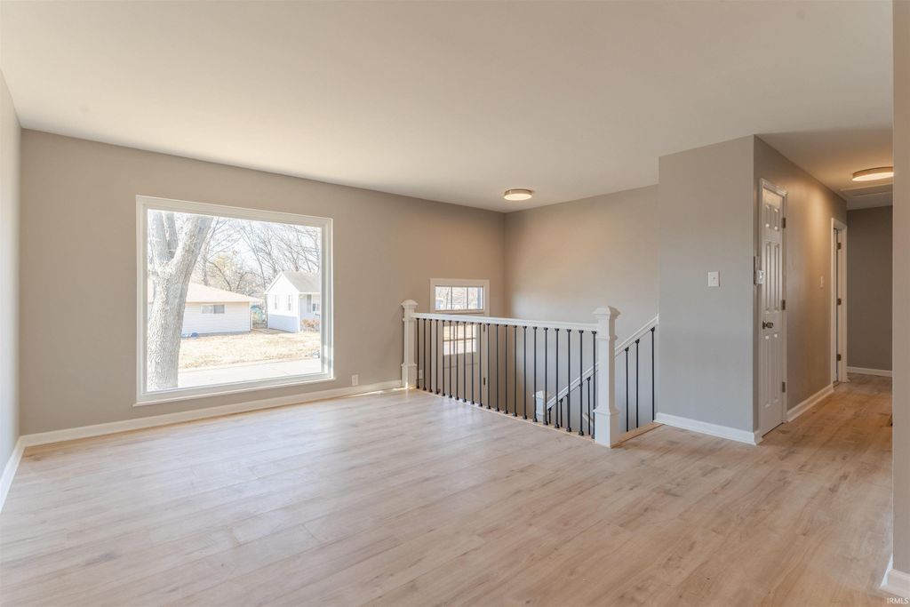 Photo of 5011 Manor Court, Evansville, IN 47710 (MLS # 202549274)