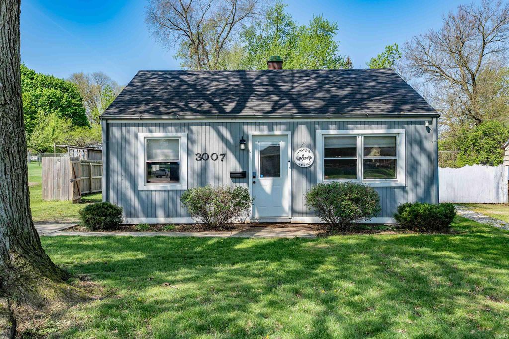 Photo of 3007 Kentucky Avenue, Fort Wayne, IN 46805 (MLS # 202615047)