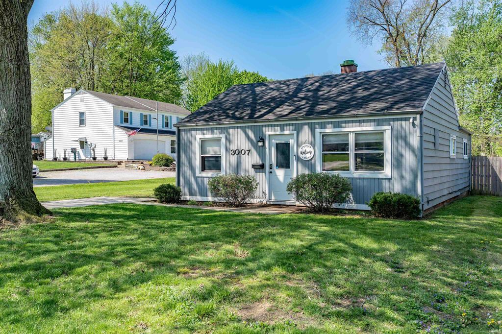 Photo of 3007 Kentucky Avenue, Fort Wayne, IN 46805 (MLS # 202615047)