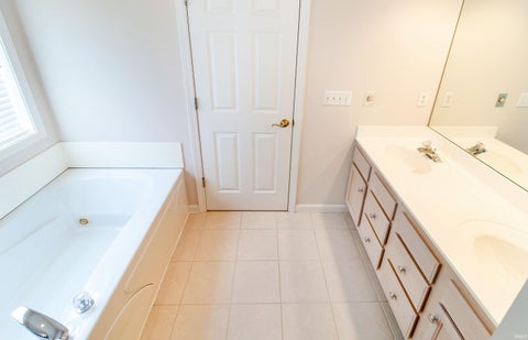 Tiny photo for 3701 Cobblefield Drive, Evansville, IN 47711 (MLS # 202630319)