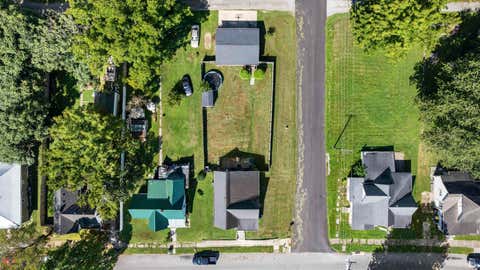 Tiny photo for 2103 H Street, Bedford, IN 47421 (MLS # 202635234)