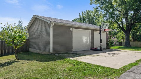 Tiny photo for 2103 H Street, Bedford, IN 47421 (MLS # 202635234)