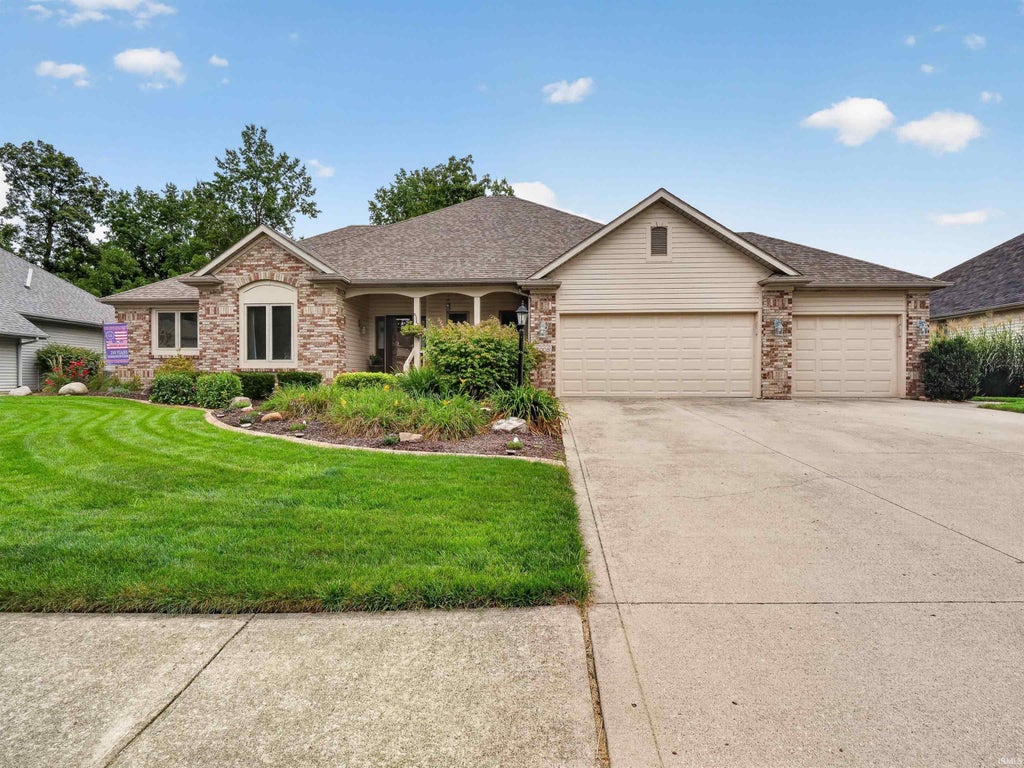 Photo of 7008 Hawksnest Trail, Fort Wayne, IN 46835 (MLS # 202637401)