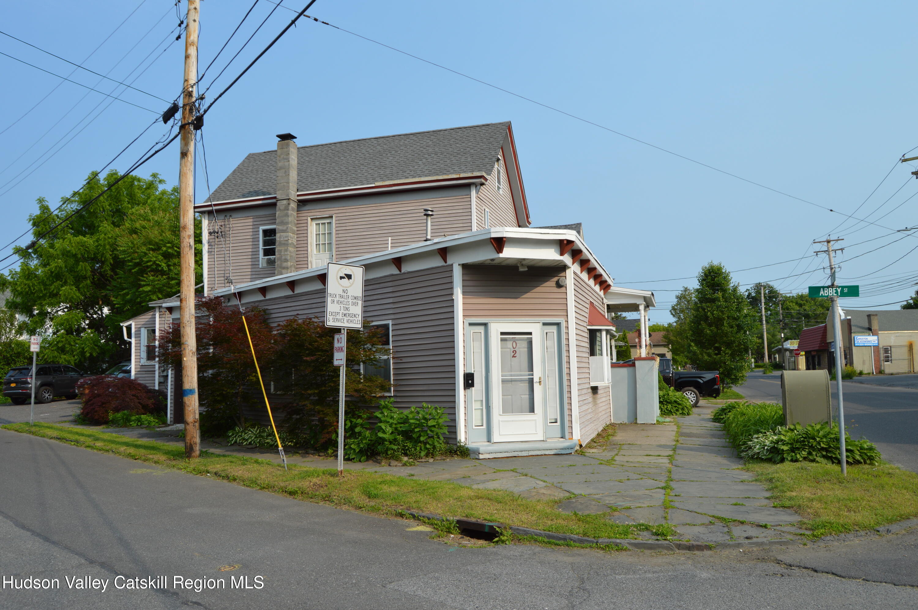 202 Foxhall Avenue Avenue, Kingston, New York - 1 Bedrooms  
1 Bathrooms - 