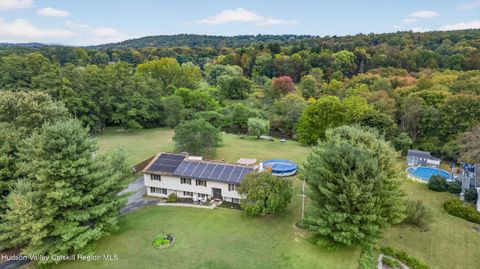 Photo of 43 Heritage Road, Clinton Corners, NY 12514 (MLS # 20261564)