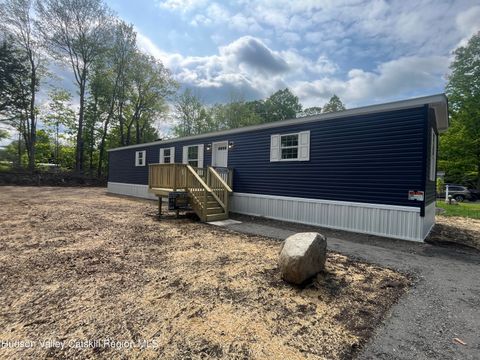 Homes For Sale - 15 Oak Way<br/> Stephentown, NY 12169
