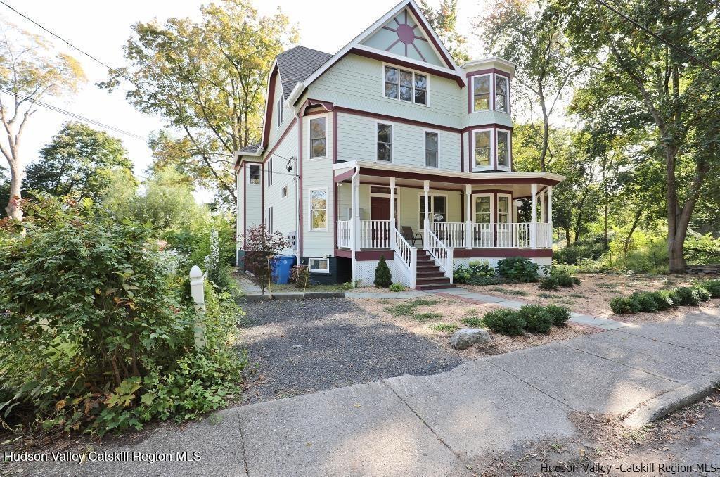 Rental Property at 12 Stuyvesant Street 1, Kingston, New York - Bedrooms: 3 
Bathrooms: 2 
Rooms: 5  - $2,800 MO.