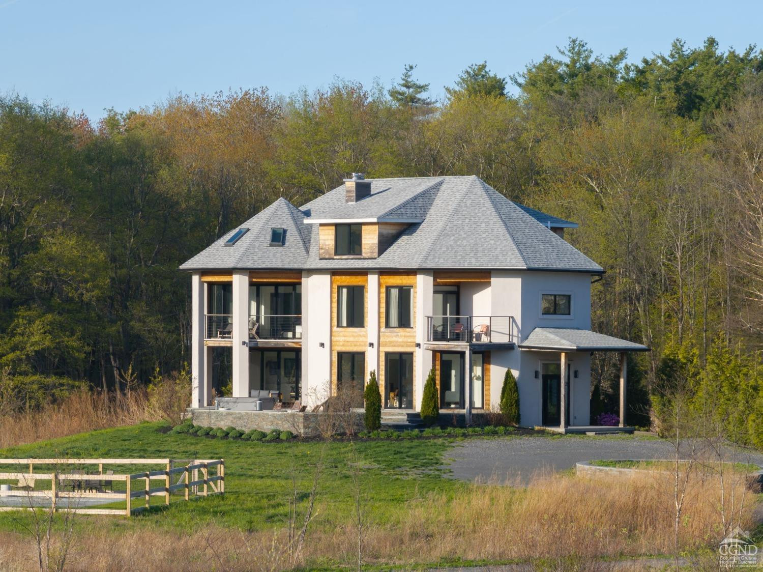 28 Ny 32A, Saugerties, New York - 3 Bedrooms  
5 Bathrooms  
11 Rooms - 