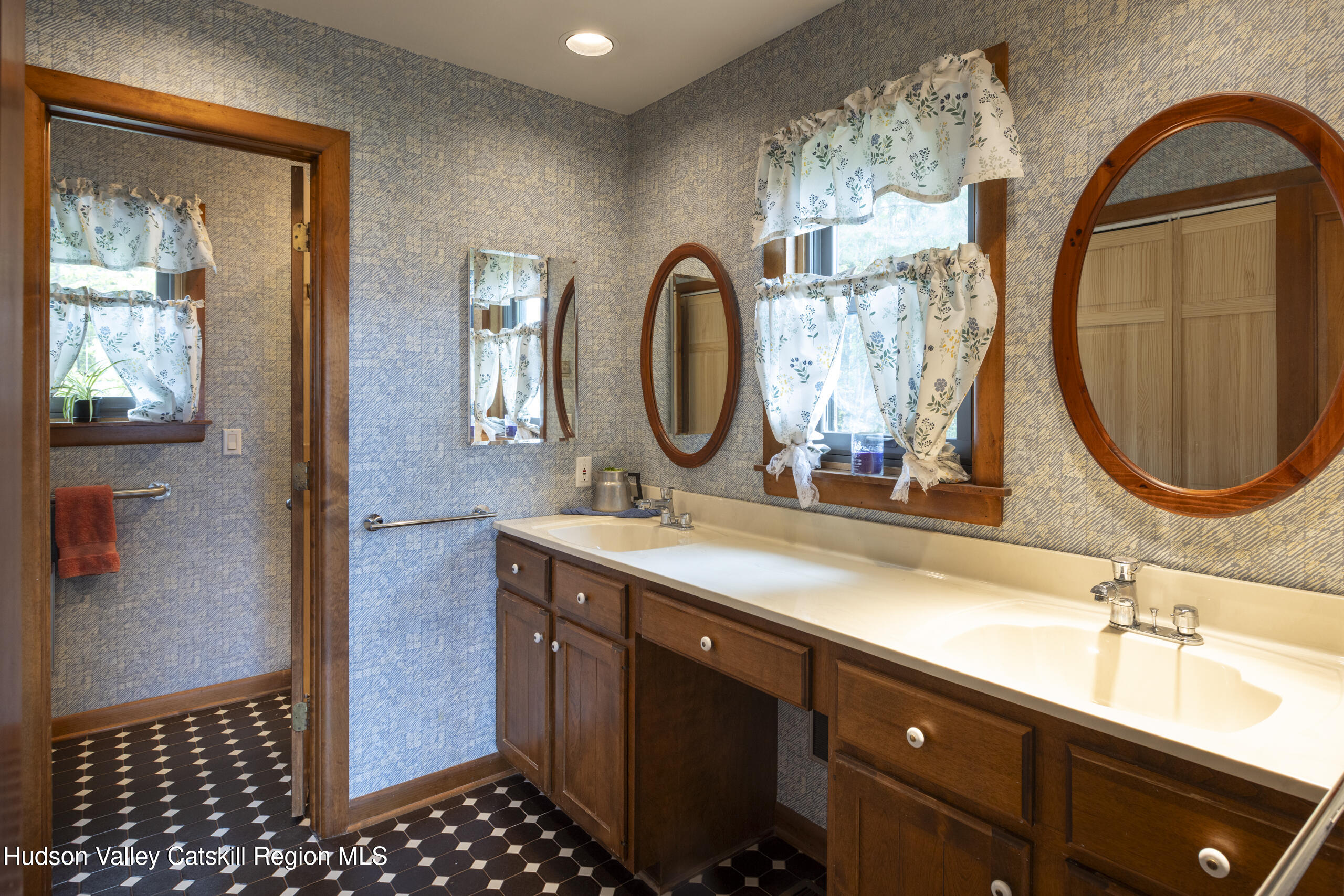 East Chatham, New York 12060, United States, 3 Bedrooms Bedrooms, ,3 BathroomsBathrooms,Residential,Active,151677