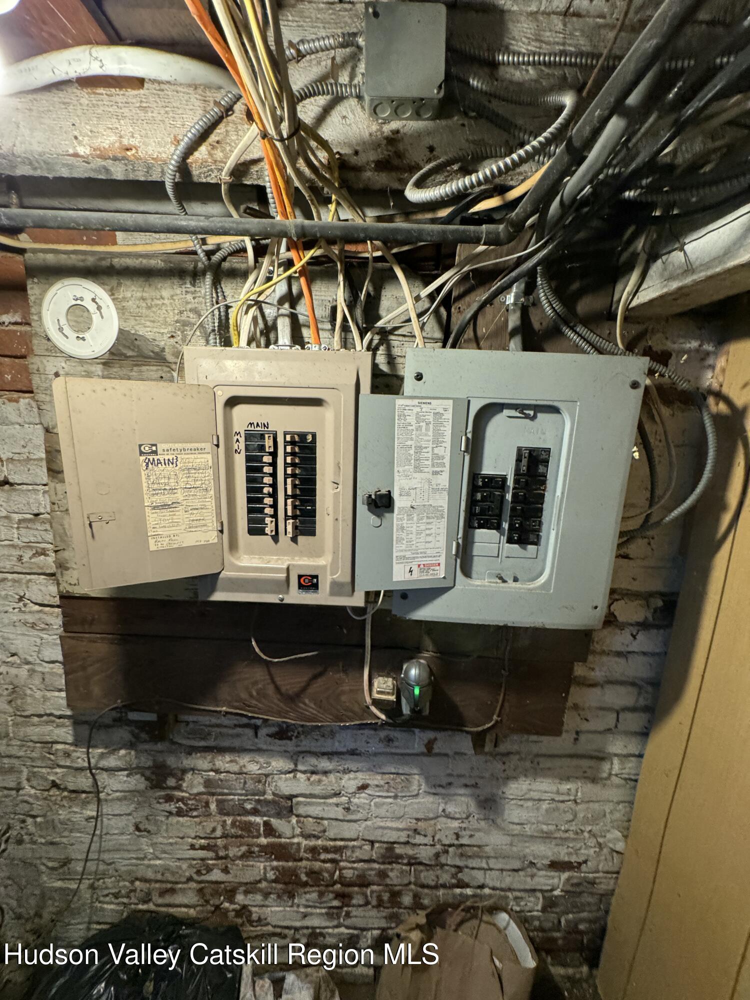 Kingston, New York 12401, United States, 5 Bedrooms Bedrooms, ,2 BathroomsBathrooms,Residential,Active,83809