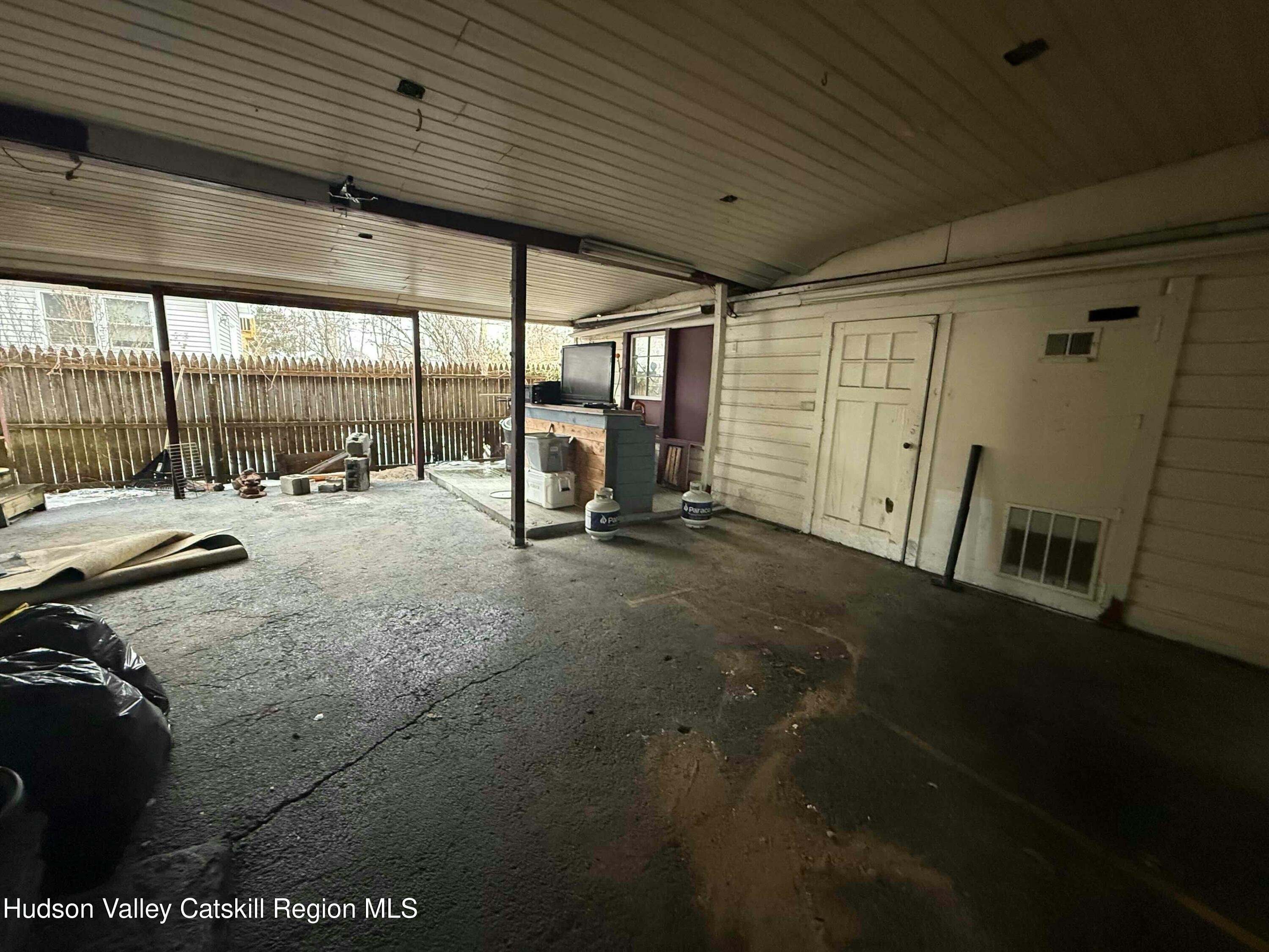 Kingston, New York 12401, United States, 5 Bedrooms Bedrooms, ,2 BathroomsBathrooms,Residential,Active,83809