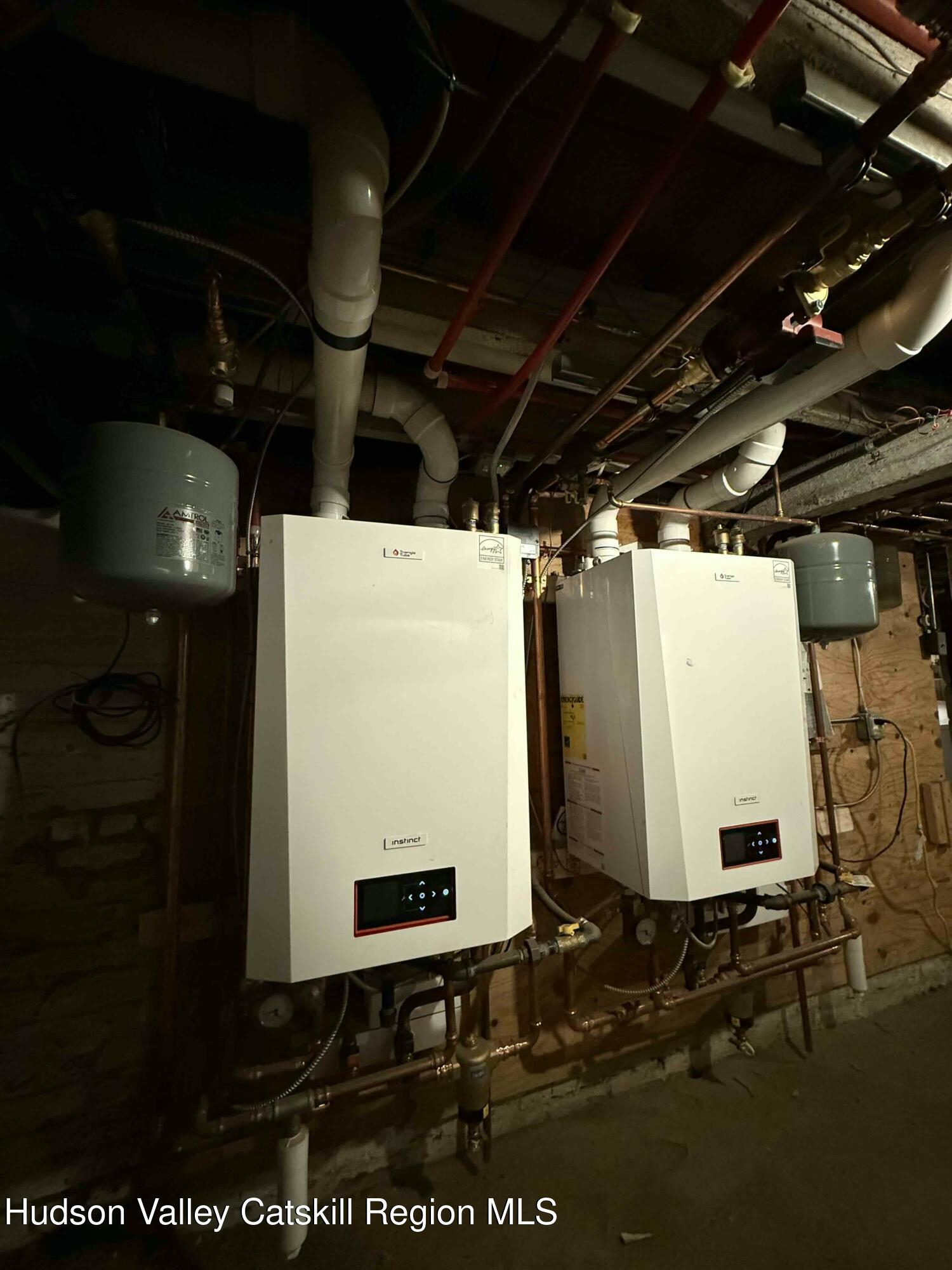 Kingston, New York 12401, United States, 5 Bedrooms Bedrooms, ,2 BathroomsBathrooms,Residential,Active,83809