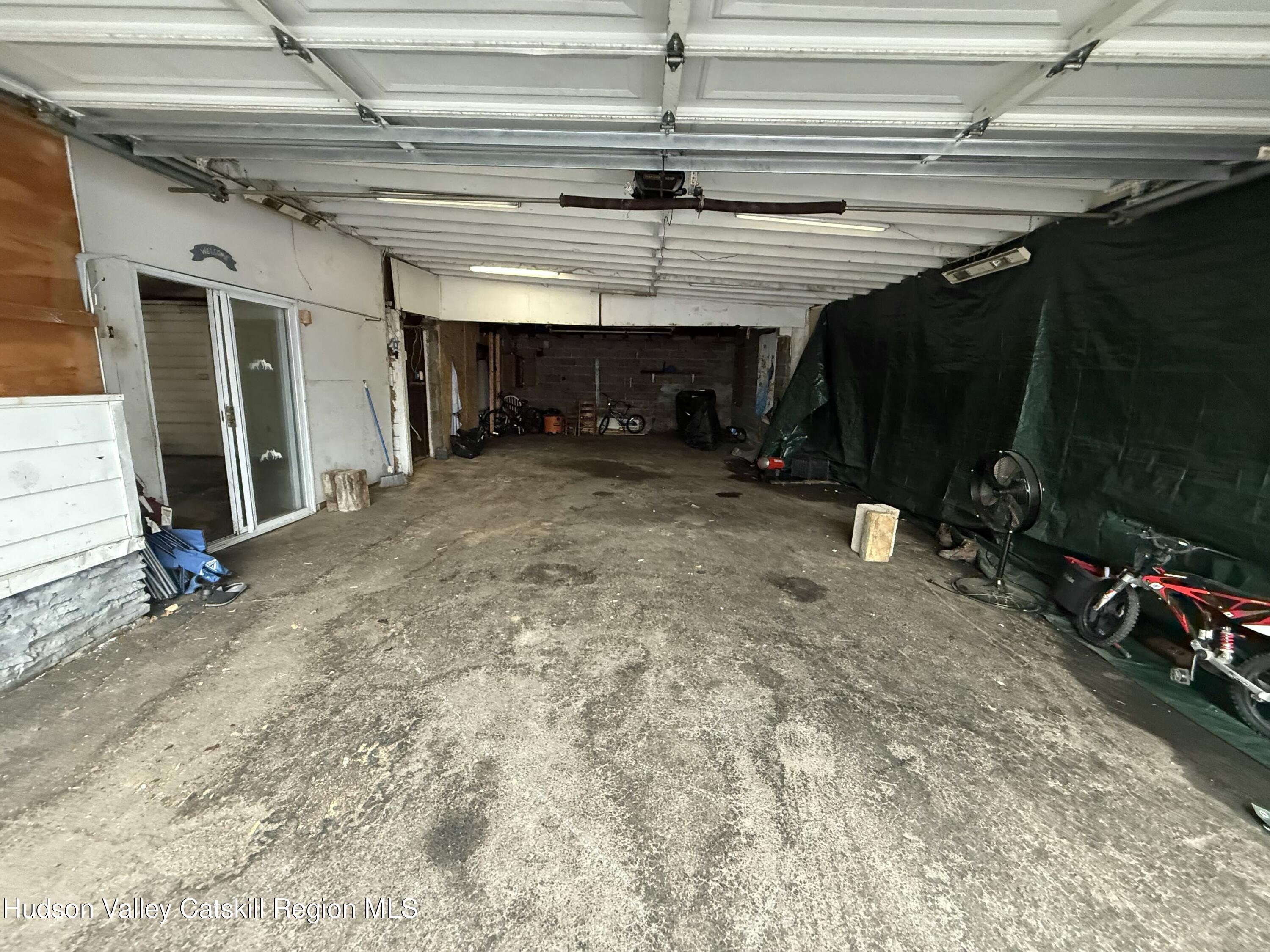 Kingston, New York 12401, United States, 5 Bedrooms Bedrooms, ,2 BathroomsBathrooms,Residential,Active,83809