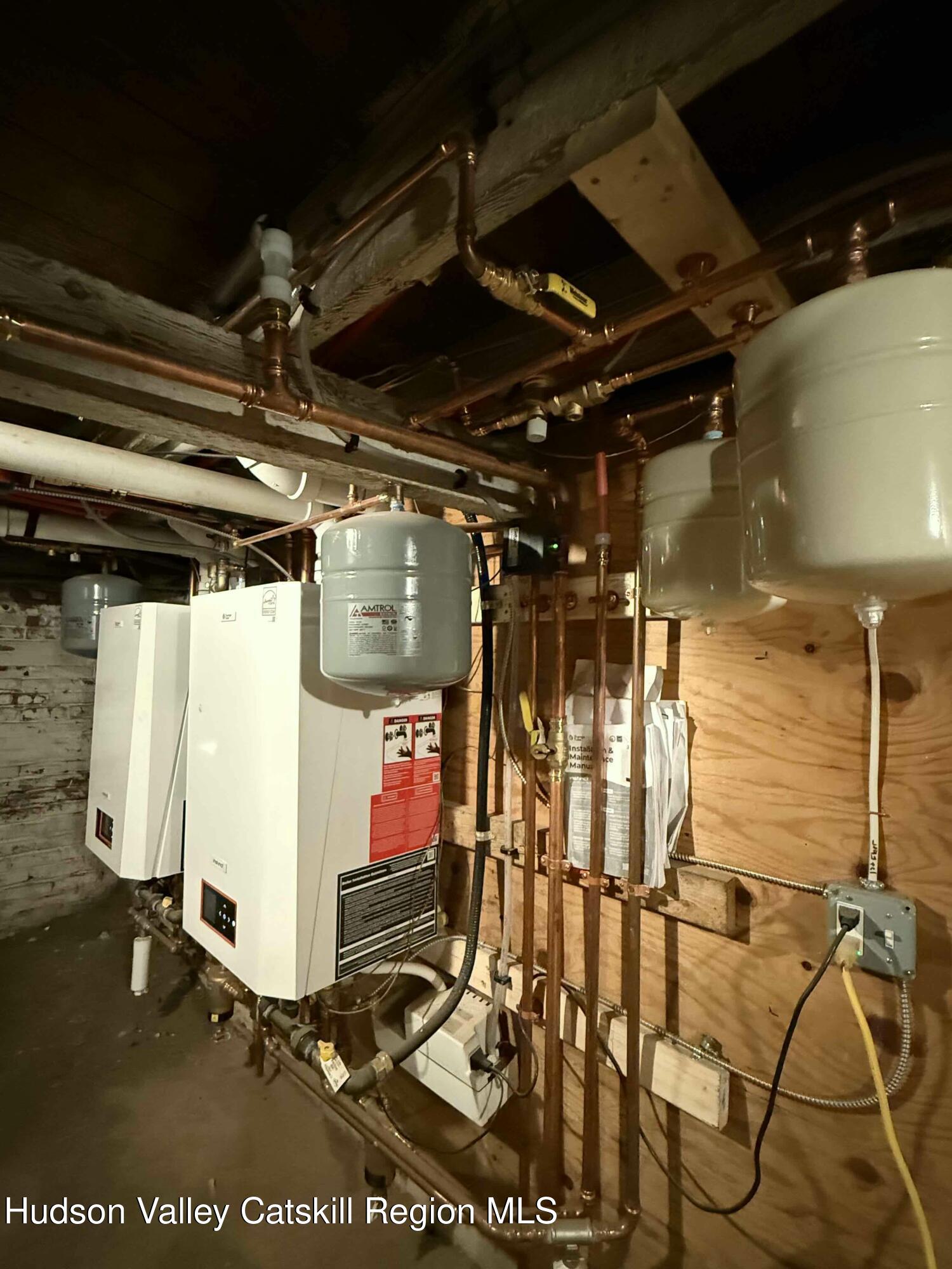 Kingston, New York 12401, United States, 5 Bedrooms Bedrooms, ,2 BathroomsBathrooms,Residential,Active,83809