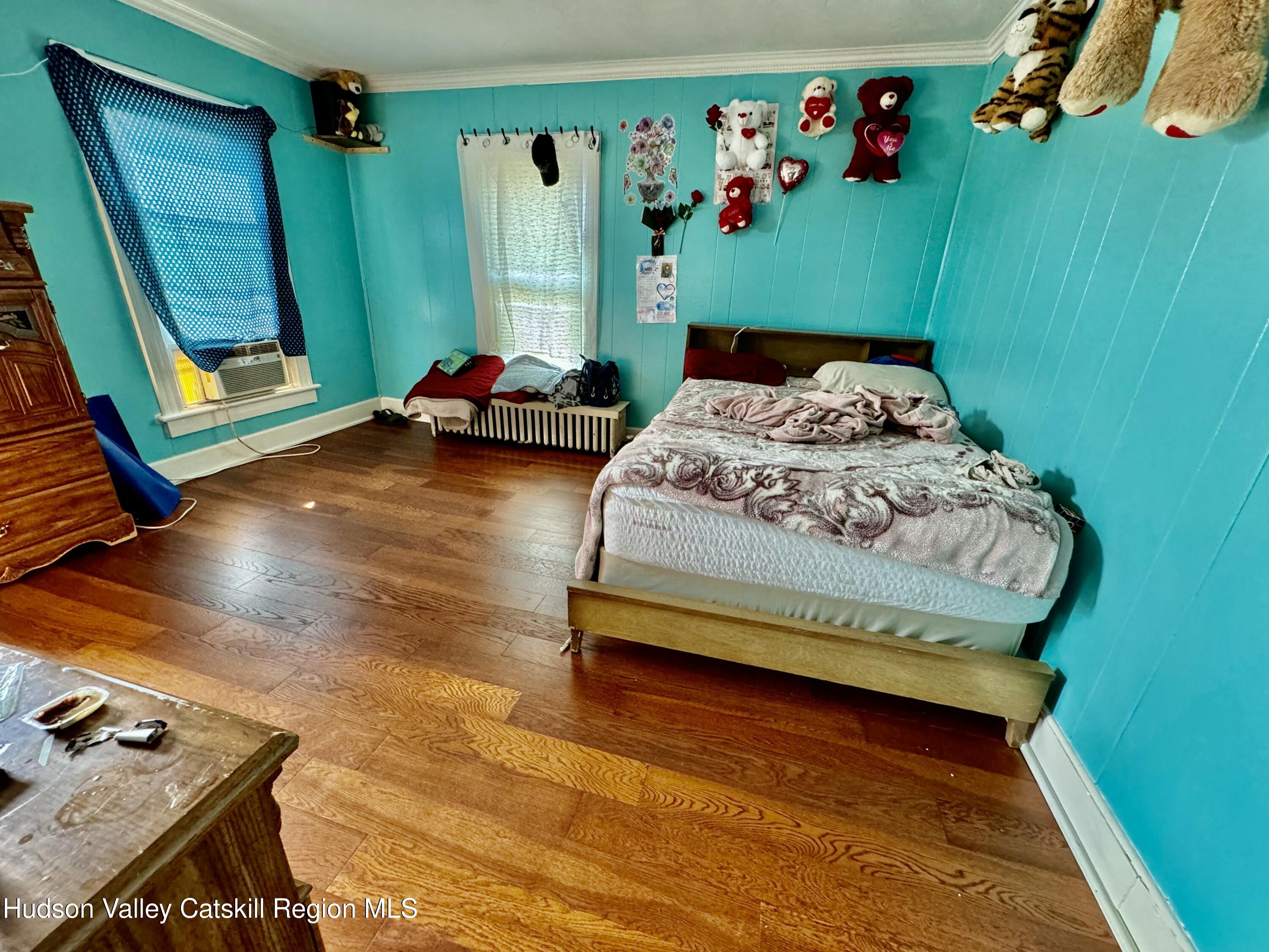 Kingston, New York 12401, United States, 5 Bedrooms Bedrooms, ,2 BathroomsBathrooms,Residential,Active,83809