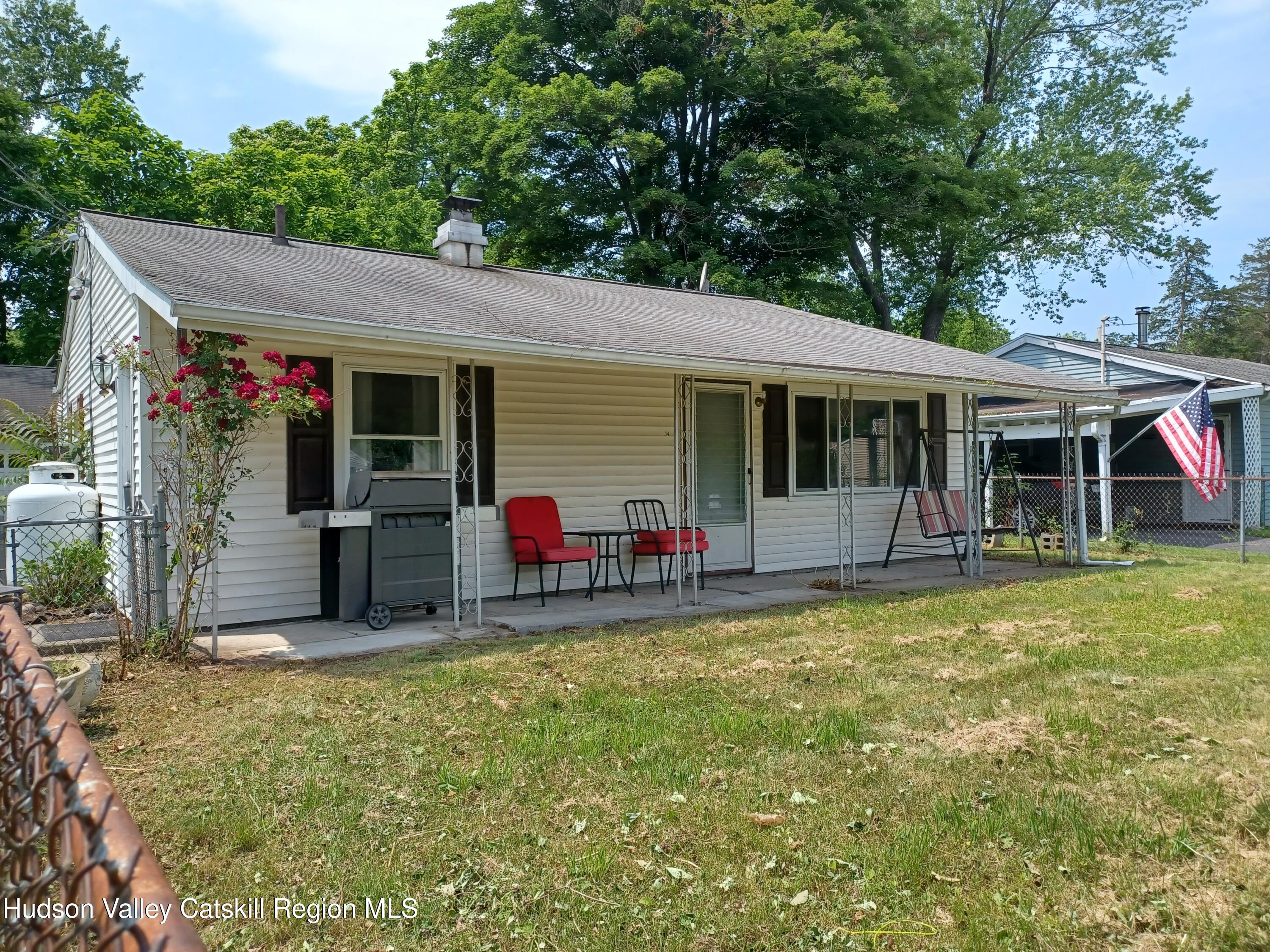 14 Center Road, High Falls, New York - 1 Bedrooms  
1 Bathrooms - 