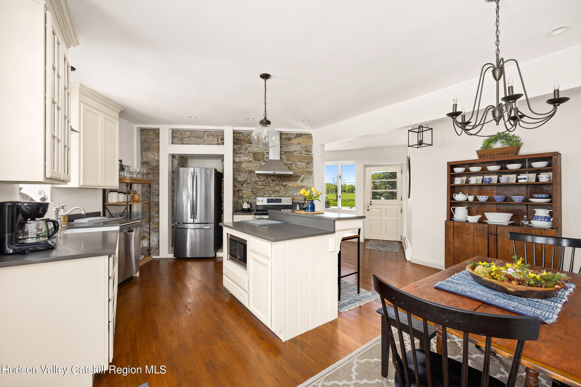 New Paltz, New York 12561, United States, 6 Bedrooms Bedrooms, ,5 BathroomsBathrooms,Residential,Active,57918