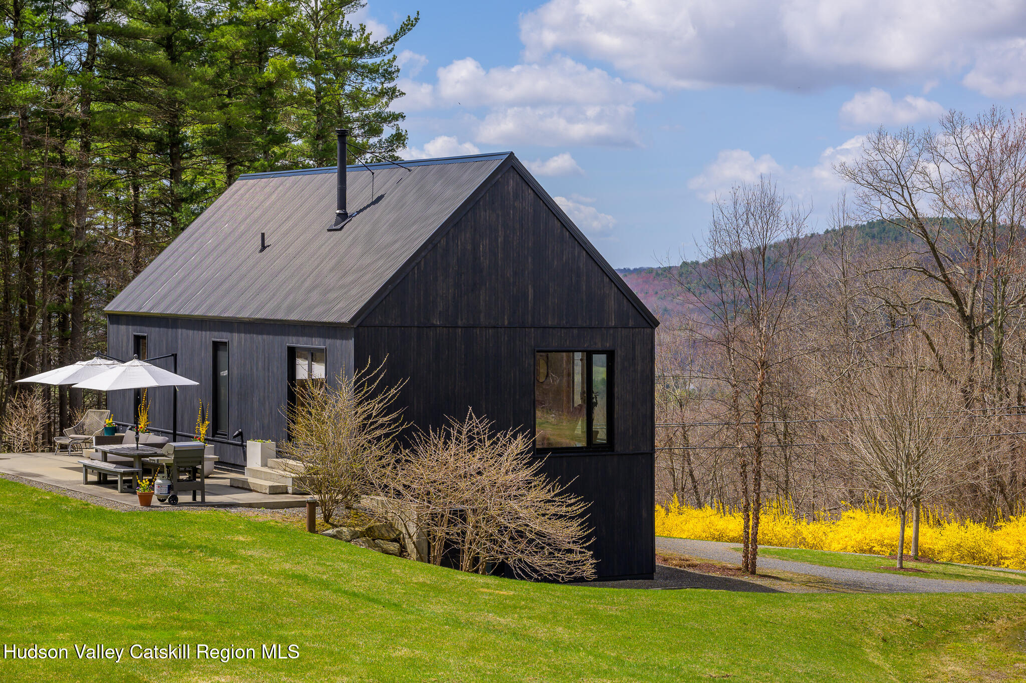 Photo 1 of 90 Overlook Drive, Hillsdale, New York, $1,260,000, Web #: 20251297