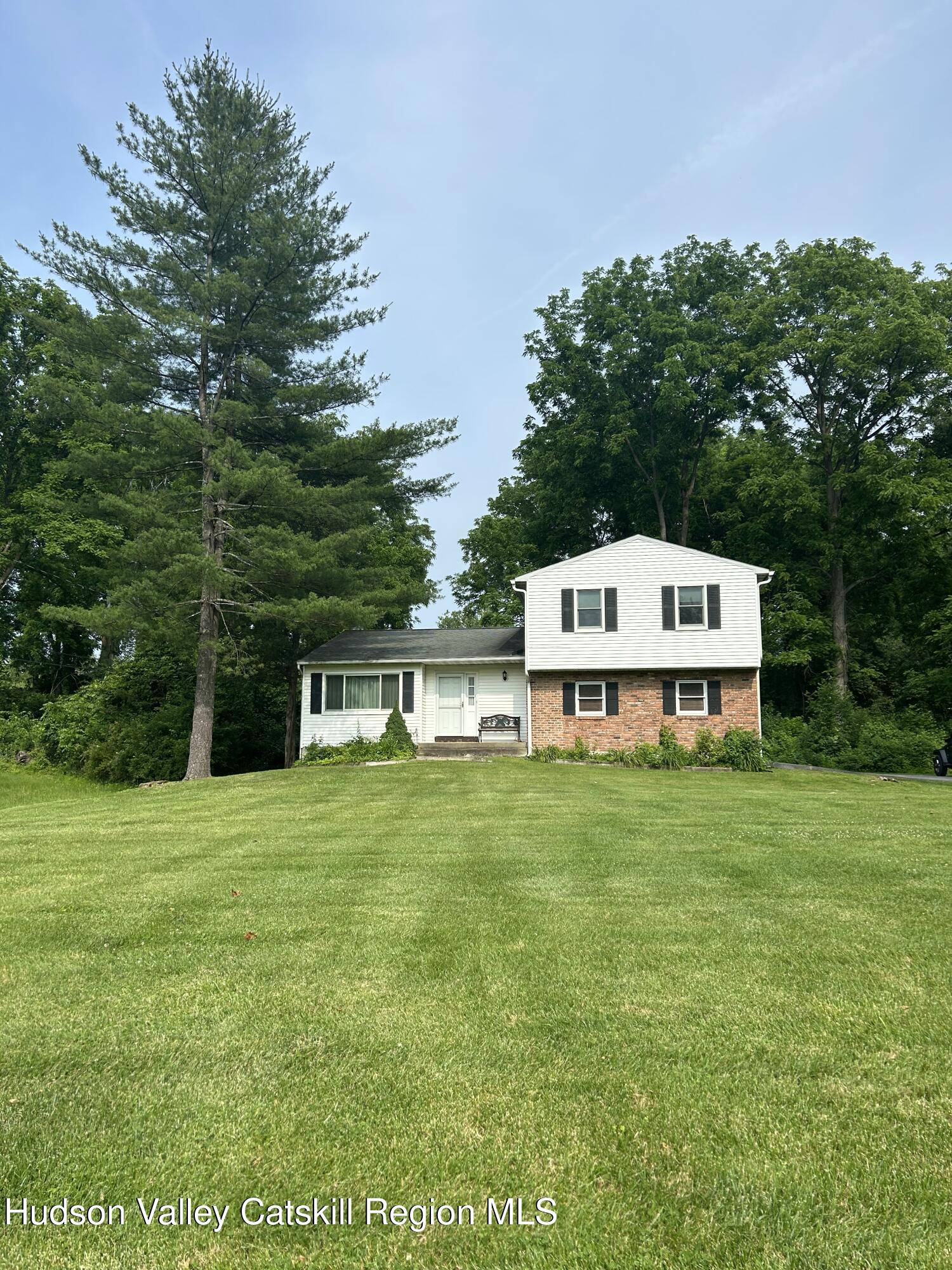 48 Kensington Drive, Hopewell Junction, New York - 3 Bedrooms  
3 Bathrooms  
11 Rooms - 