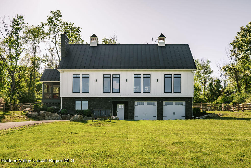 6 Crimson Hill Rd, Rhinebeck, New York - 3 Bedrooms  
4 Bathrooms  
11 Rooms - 