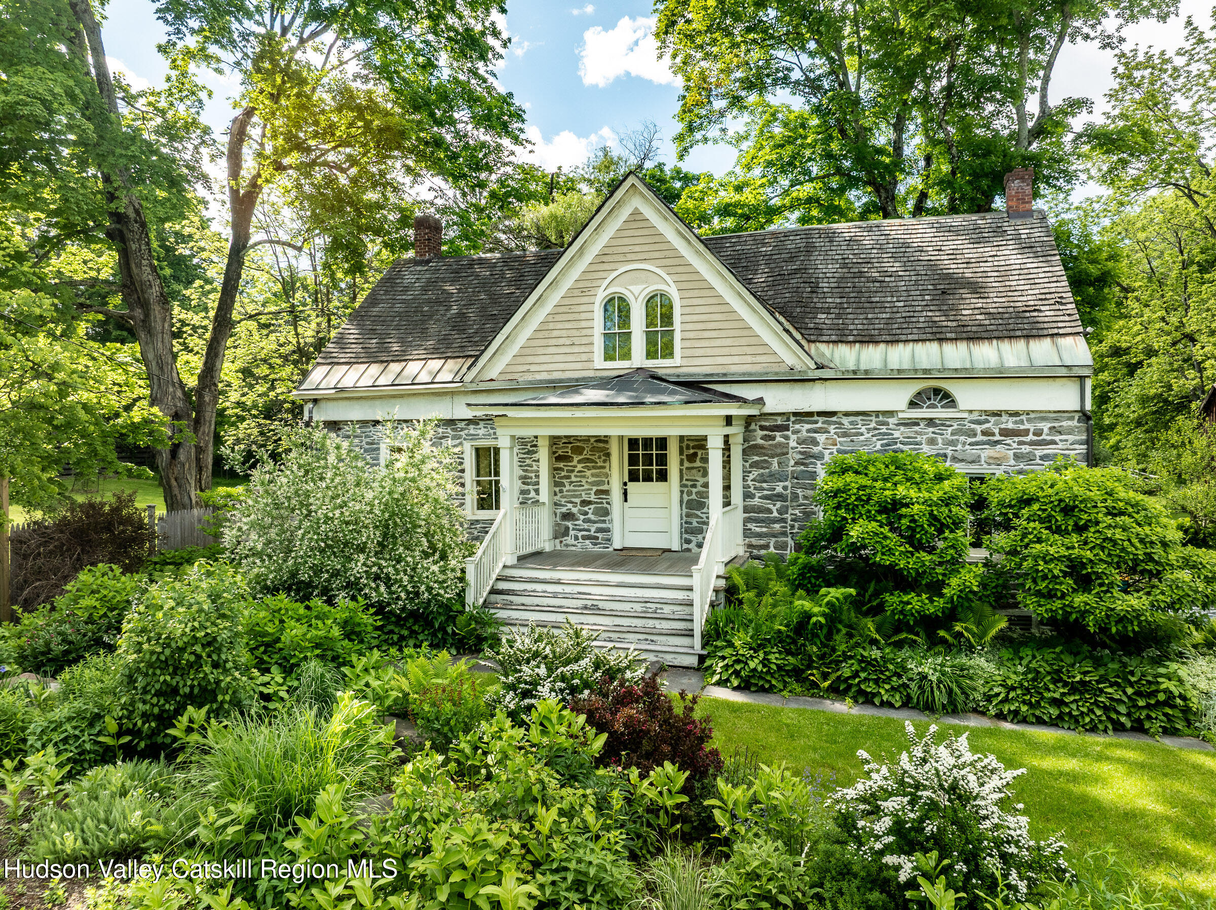 170 Kripplebush Road, Stone Ridge, New York - 3 Bedrooms  
3 Bathrooms  
8 Rooms - 