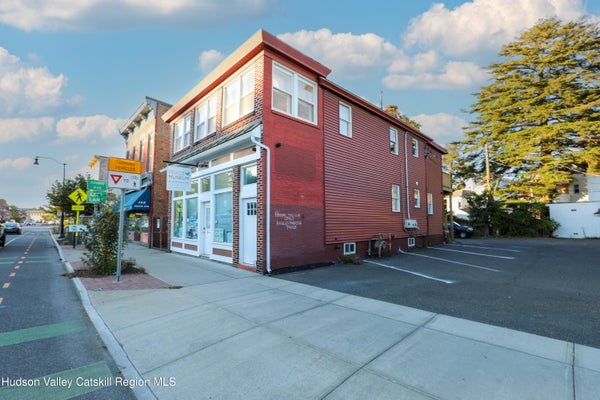 730 BROADWAY # 2, KINGSTON, NY 12401 - Image 3033fb428ffc3a6ade82f8be2b7635e5/1359277384