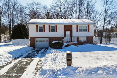 Photo of 122 Springhollow Drive, Cohoes, NY 12047 (MLS # 20260613)