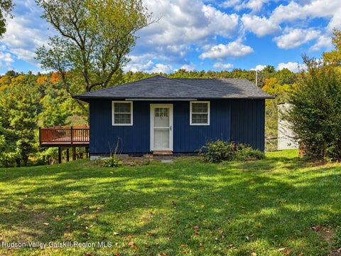 Photo of 9 Old Green Lake Road Ct, Athens, NY 12015 (MLS # 20265920)