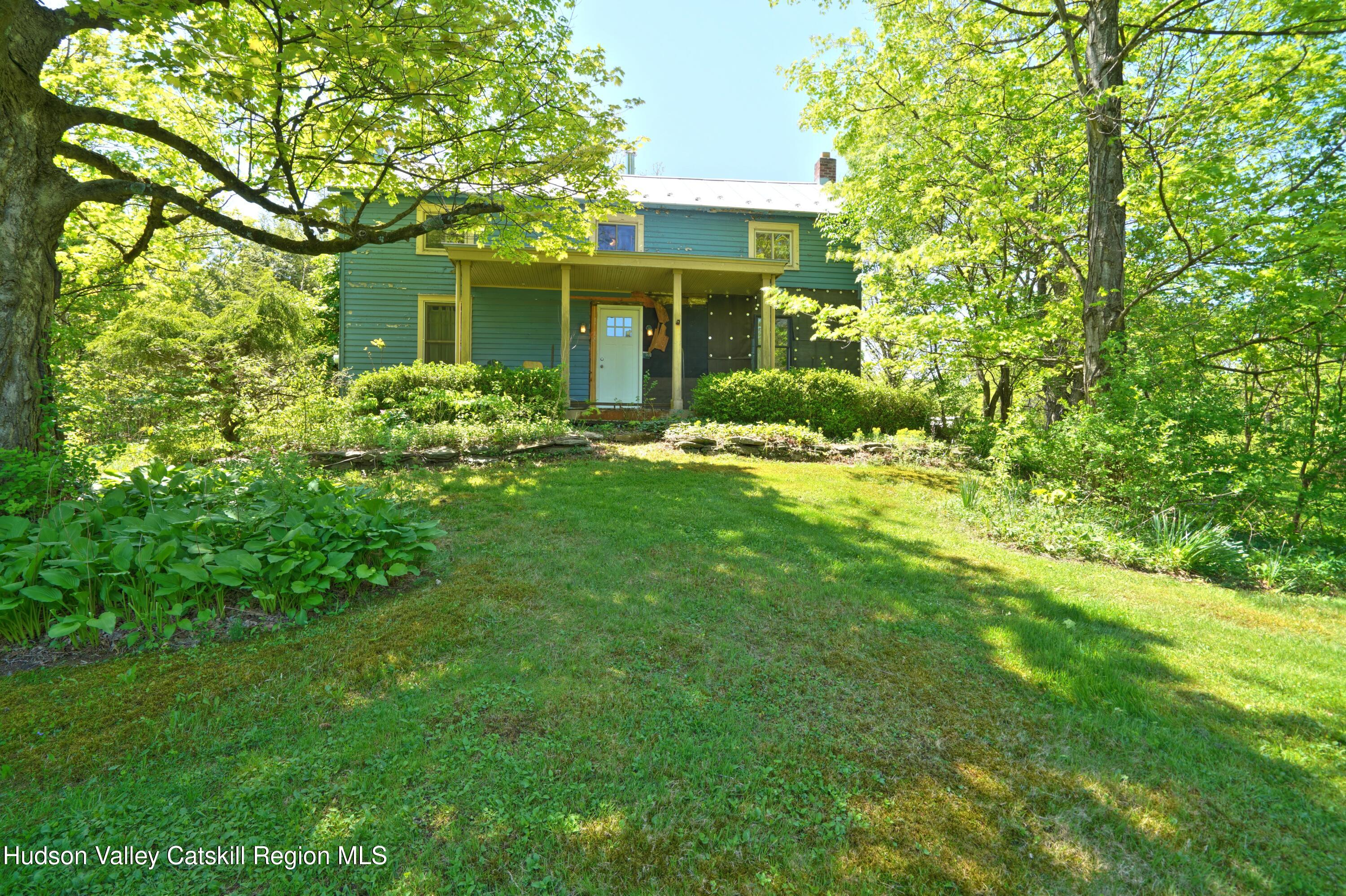 125 County Road 6, Germantown, New York - 2 Bedrooms  
2 Bathrooms  
8 Rooms - 